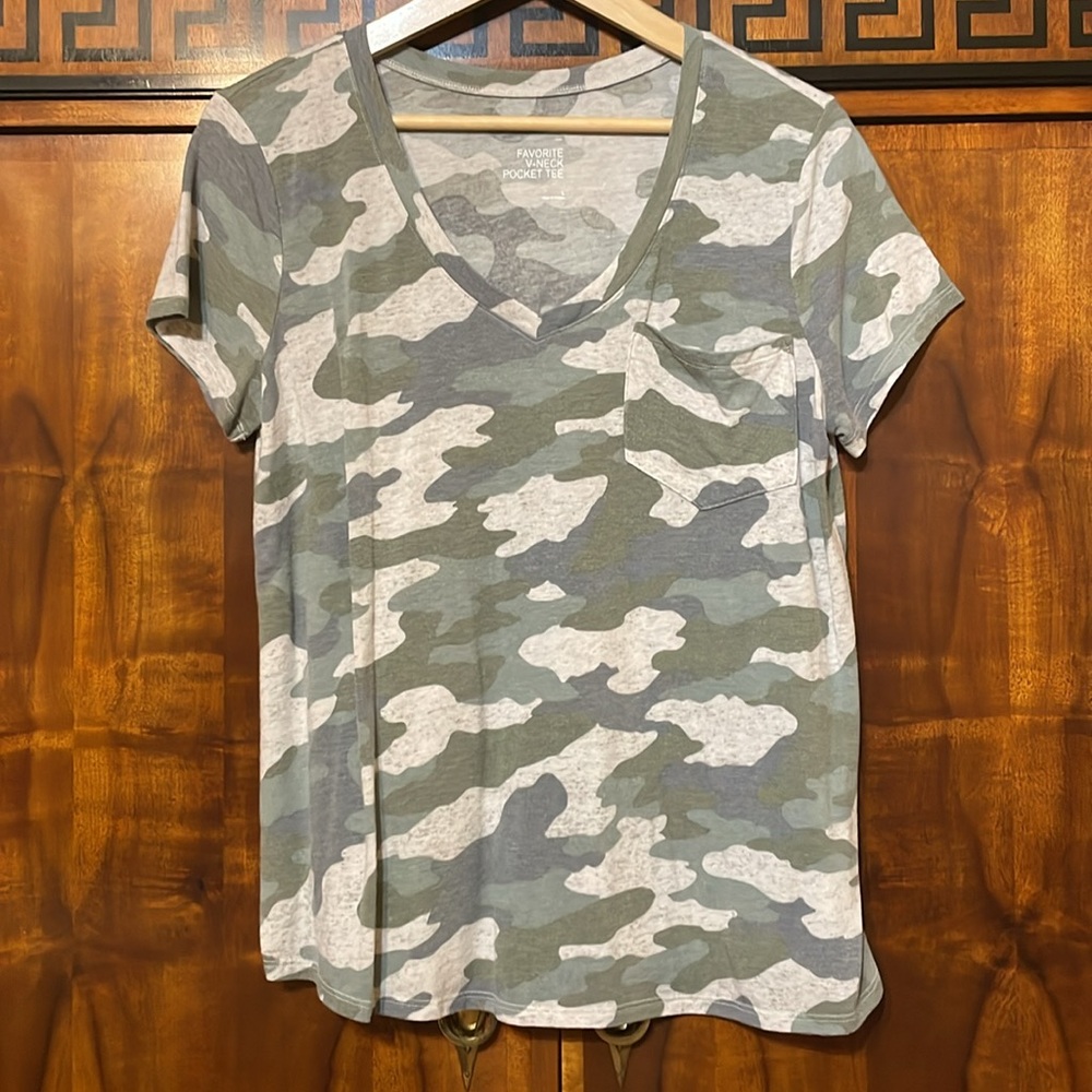 SO Favorite V-Neck Pocket Tee Juniors L Camo Stretch Casual Top Kohl's Brand